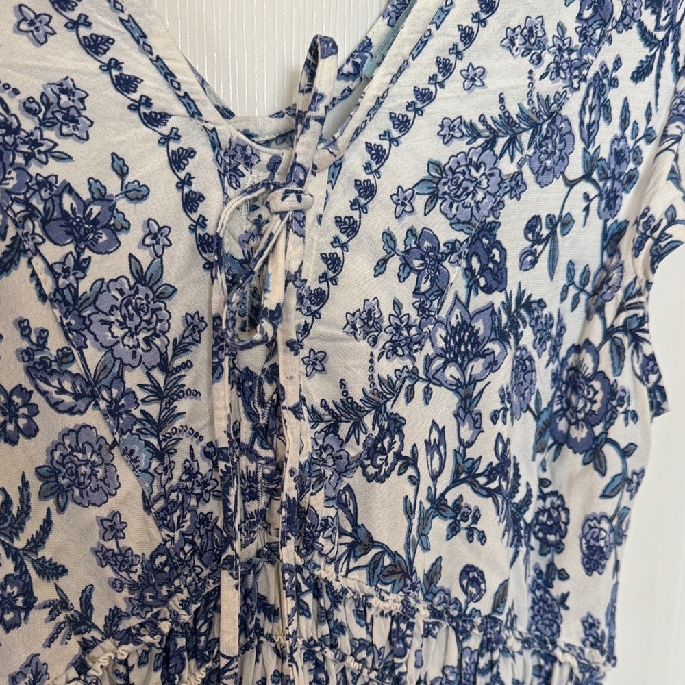 Nostalgia Blue and White Floral Maxi Dress - Picture 4 of 5